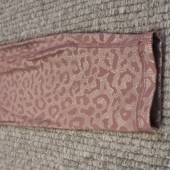 Lilac Leopard Supreme Hi-Rise 7/8 24" - Picture 2 of 6